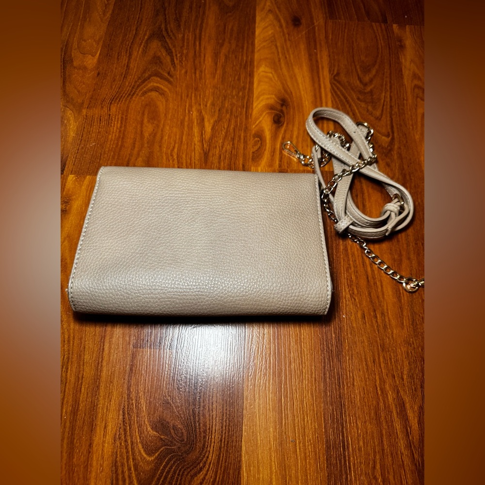 Women’s Elegant Neutral Leather Crossbody Bag - Picture 2 of 4